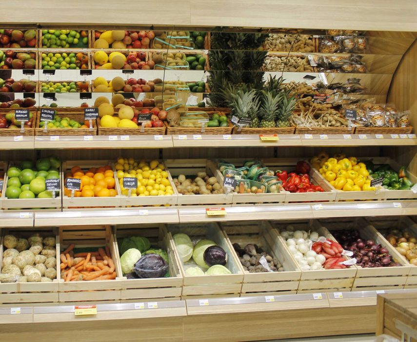 Regał warzywno-owocowy z łamanym lustrem