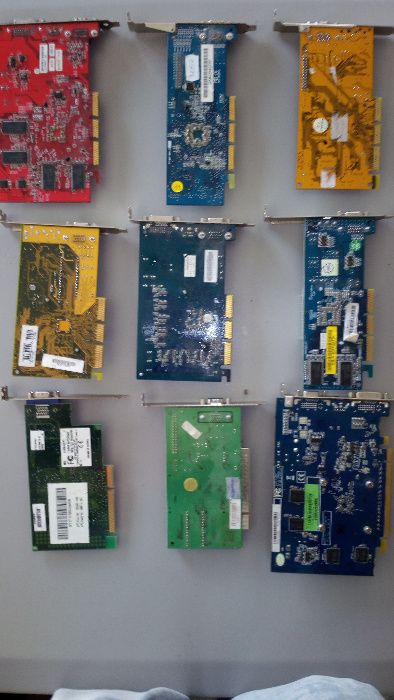 Placas gráficas leitores gravadores CD drives diskettes modem kanguru