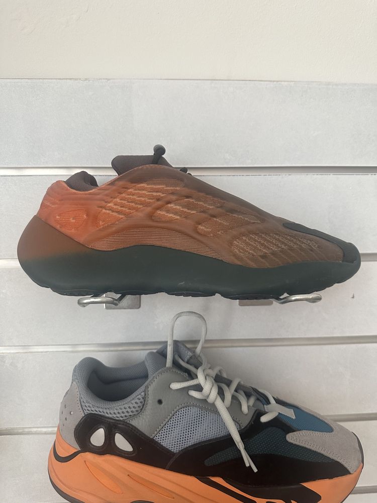 Adidas yeezy 700 v3 copper fase rozmiar 47 1/3