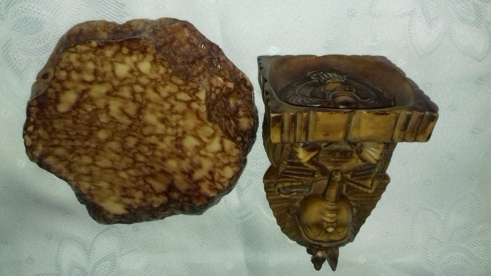 Figurka Faraona i Popielnica