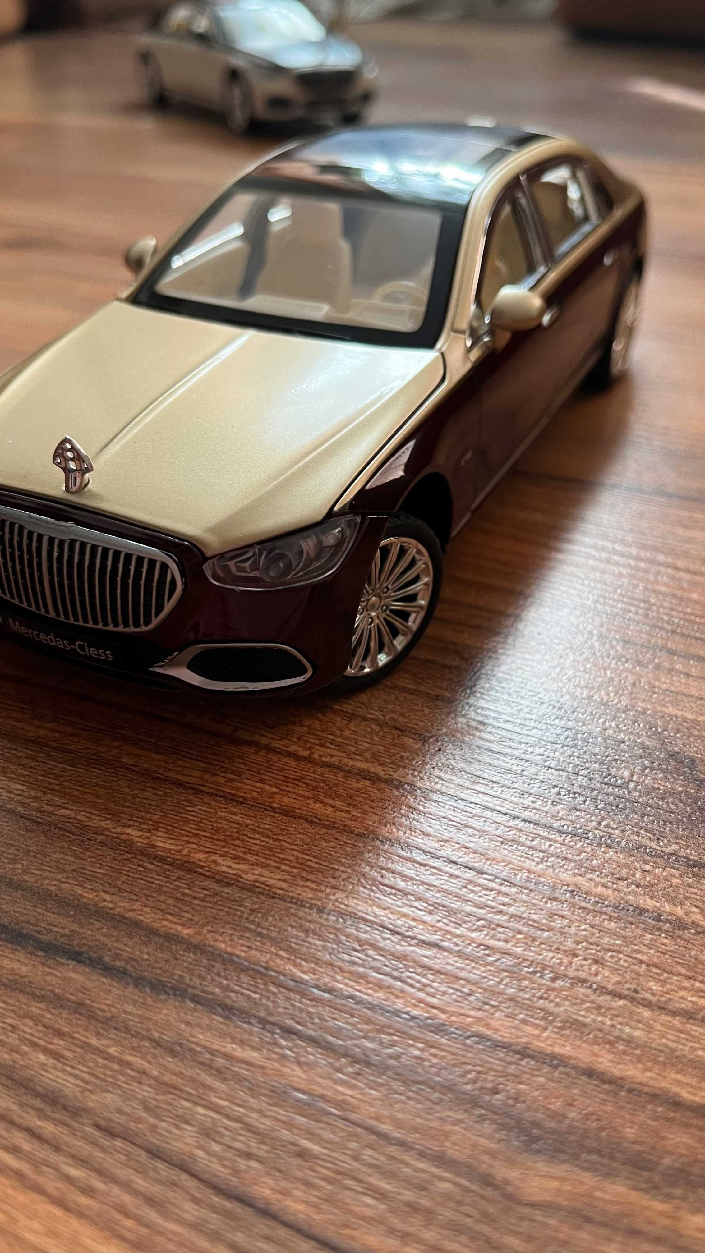 Колекційна машинка Maybach s600 (1:24)