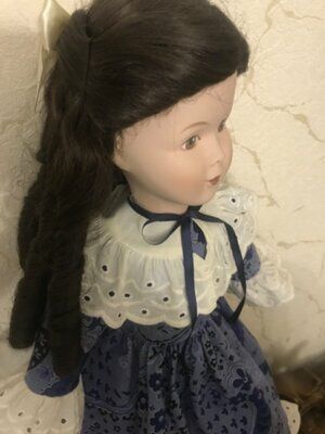 Коллекционная фарфоровая кукла Angela Colado 50 см