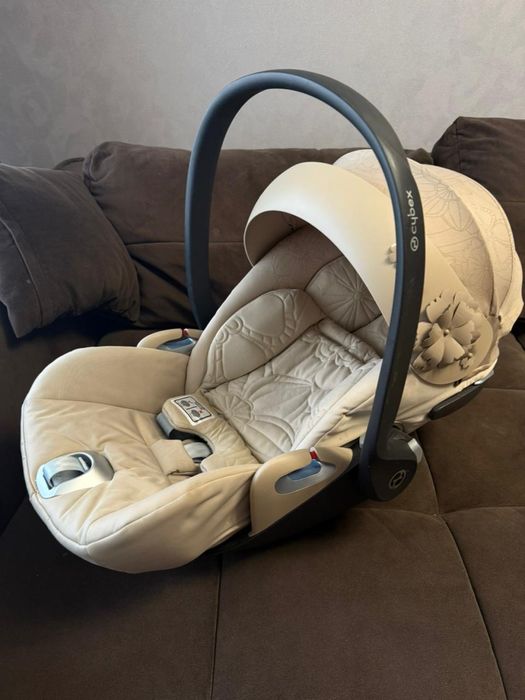 Автокрісло Cybex Cloud T Simply Flowers Beige