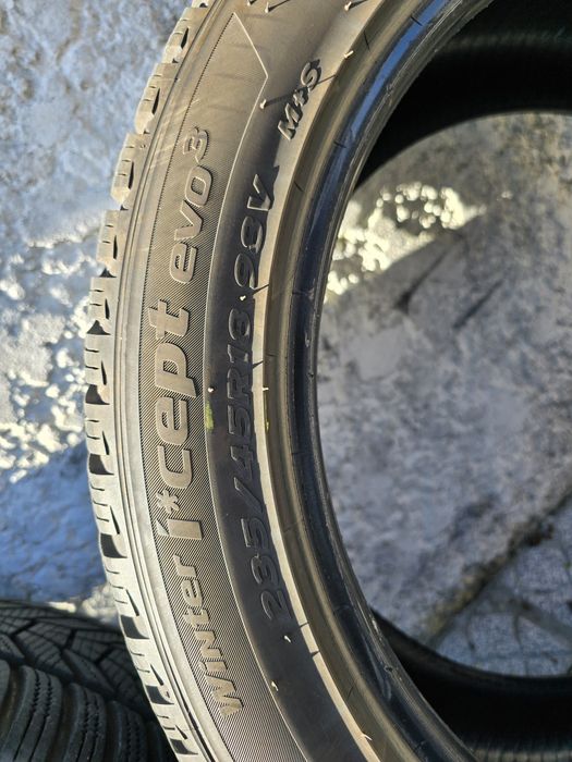 Pneus 235/44/18 Tesla