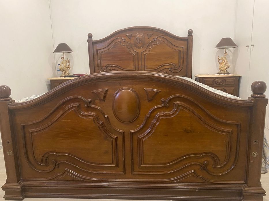 Quarto casal em bom estado de conservação