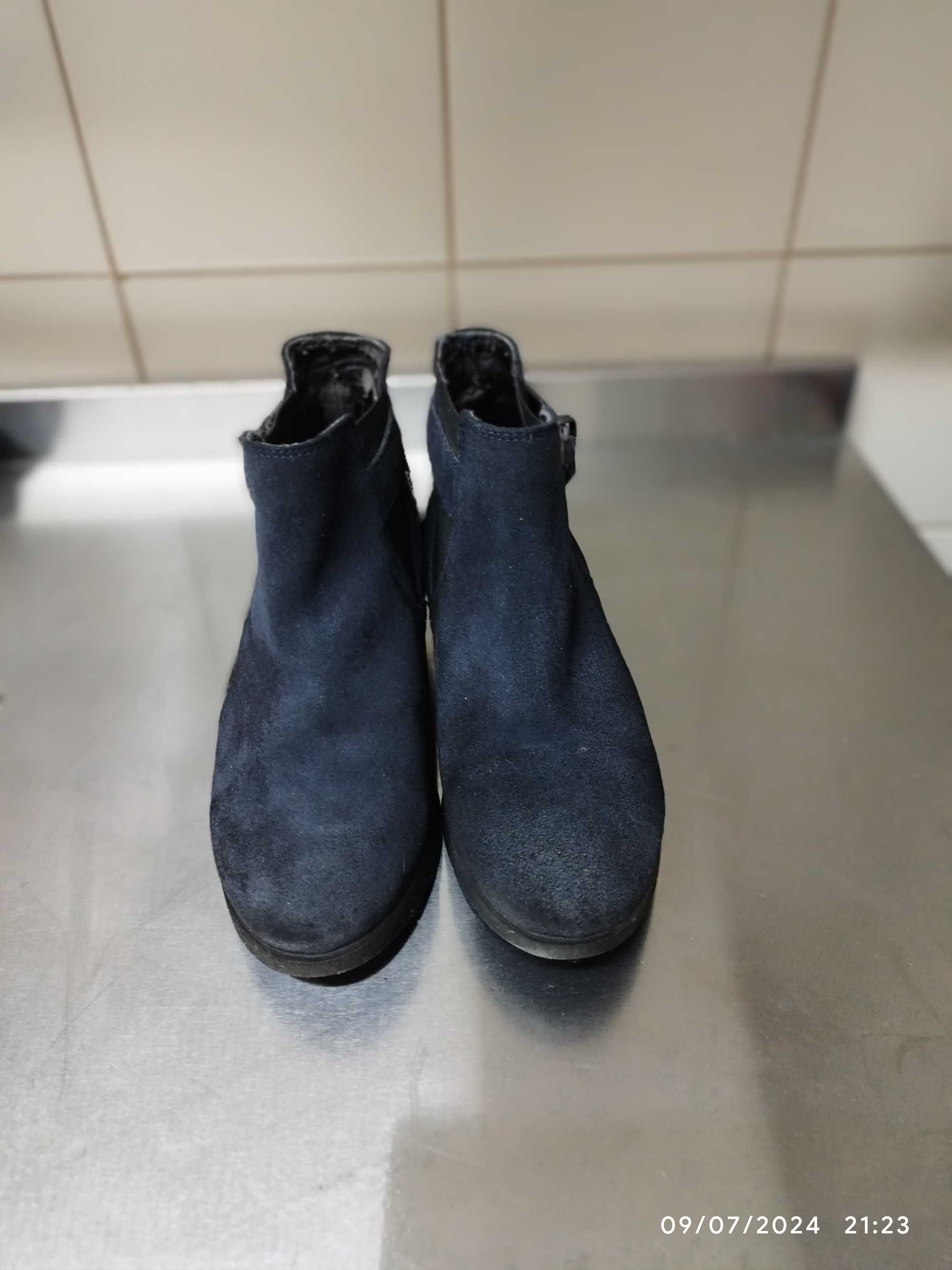 Botins camurça azuis escuros