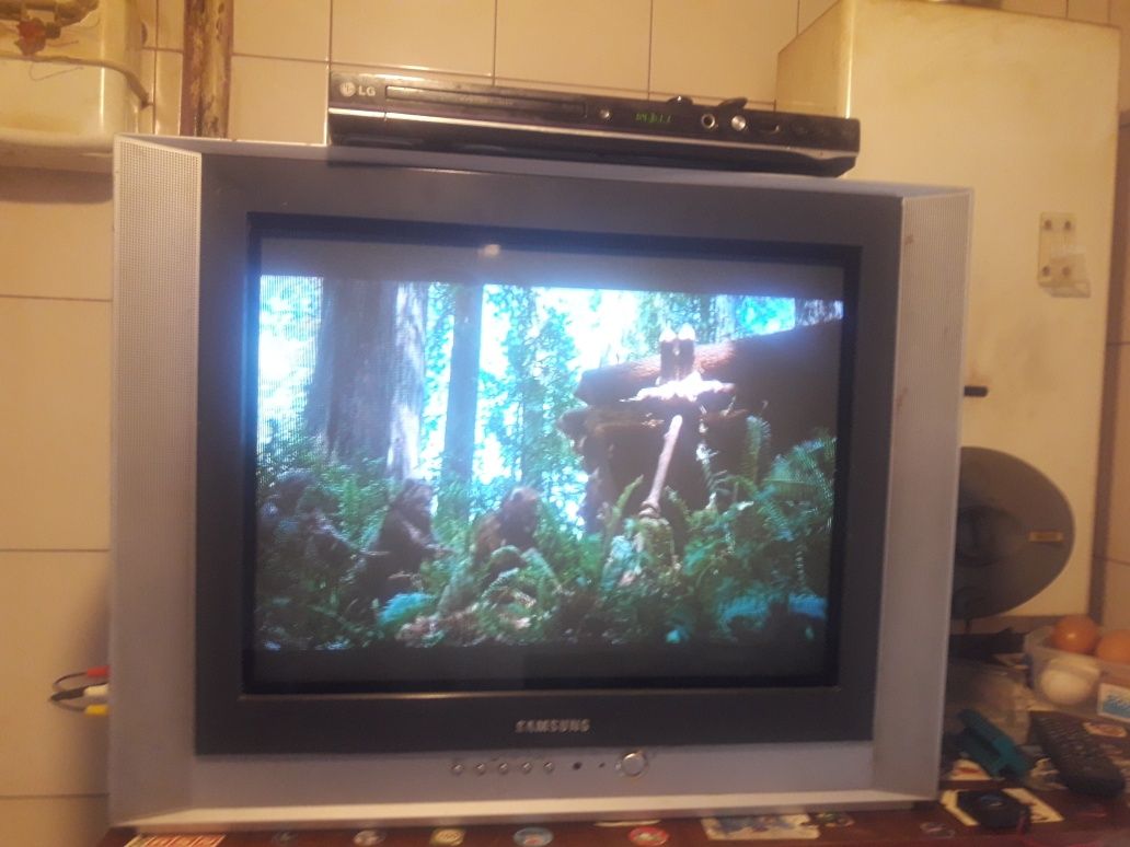 TV Samsung 21" рабочий, с плоским экраном, модель CS-21K30ZHQ