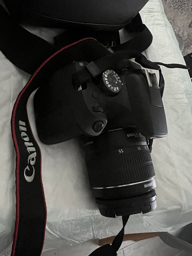 Vendo a câmera Canon 2000d semi nova