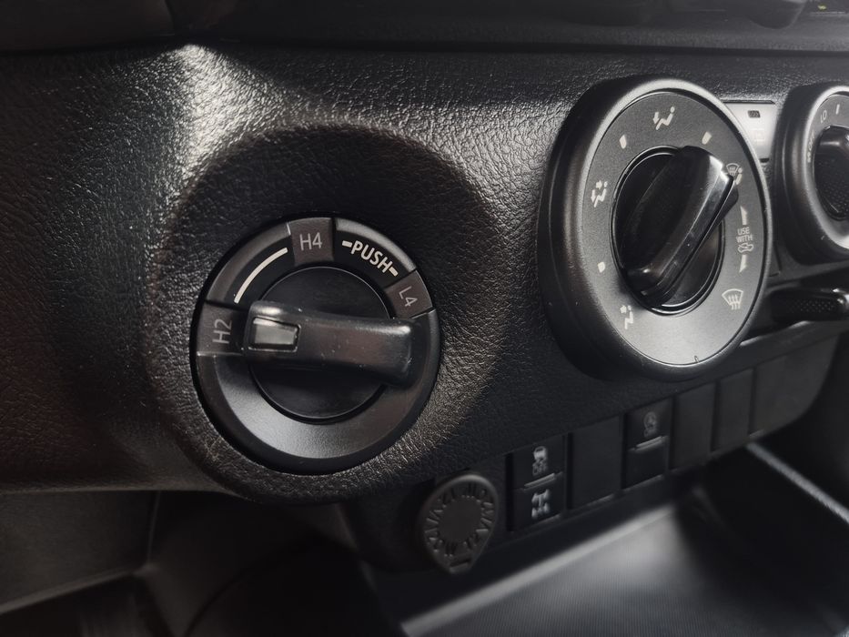 Toyota Hilux 2.4D-4D 4X4 - 2024 - 5 LUGARES - 12.000KM