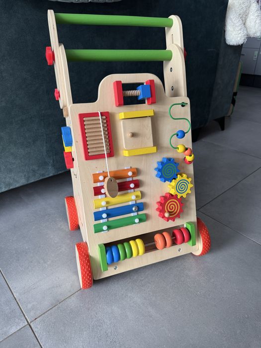 KiddyMoon Chodzik WK-002 z regulowaną rączką.