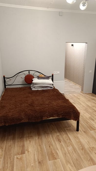 Сучасна квартира.1 поверх. Поряд зупинка.