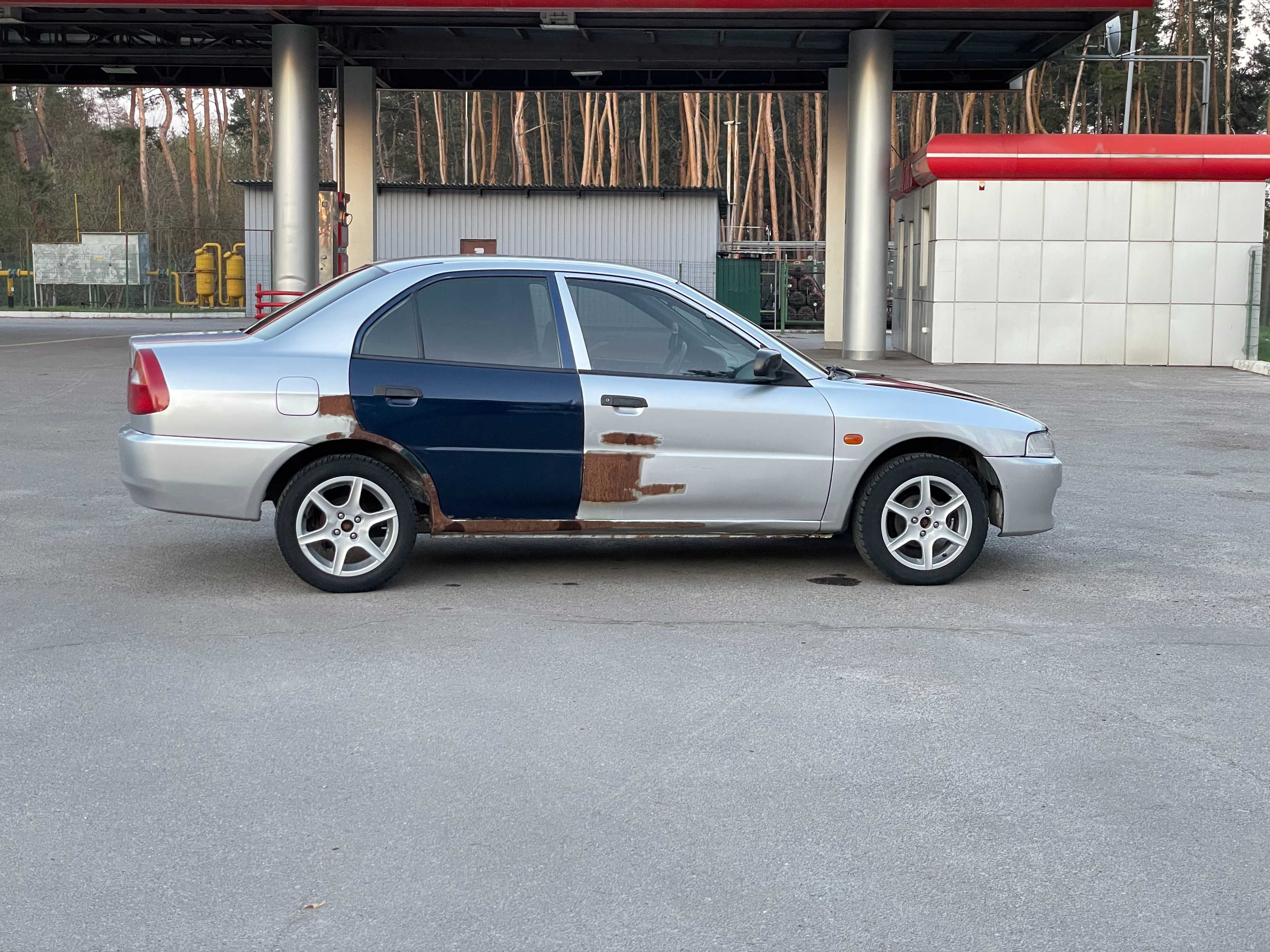 Mitsubishi Lancer 6 2001