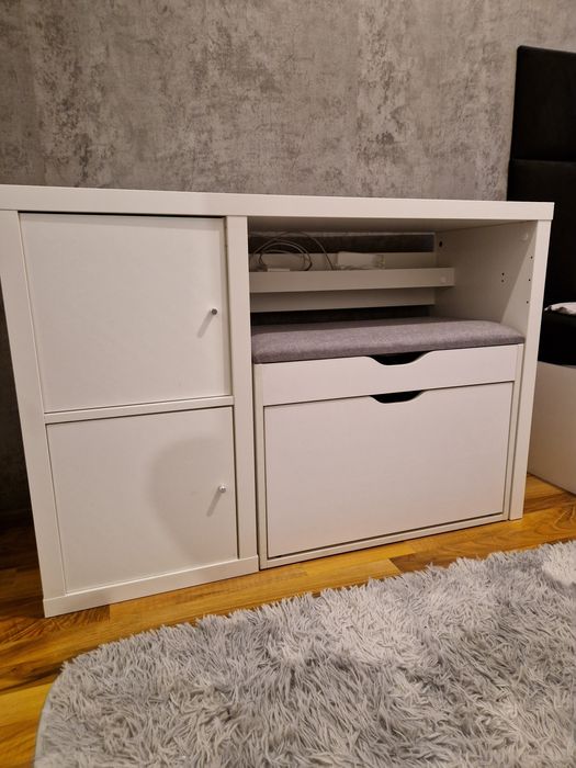 Białe biurko IKEA