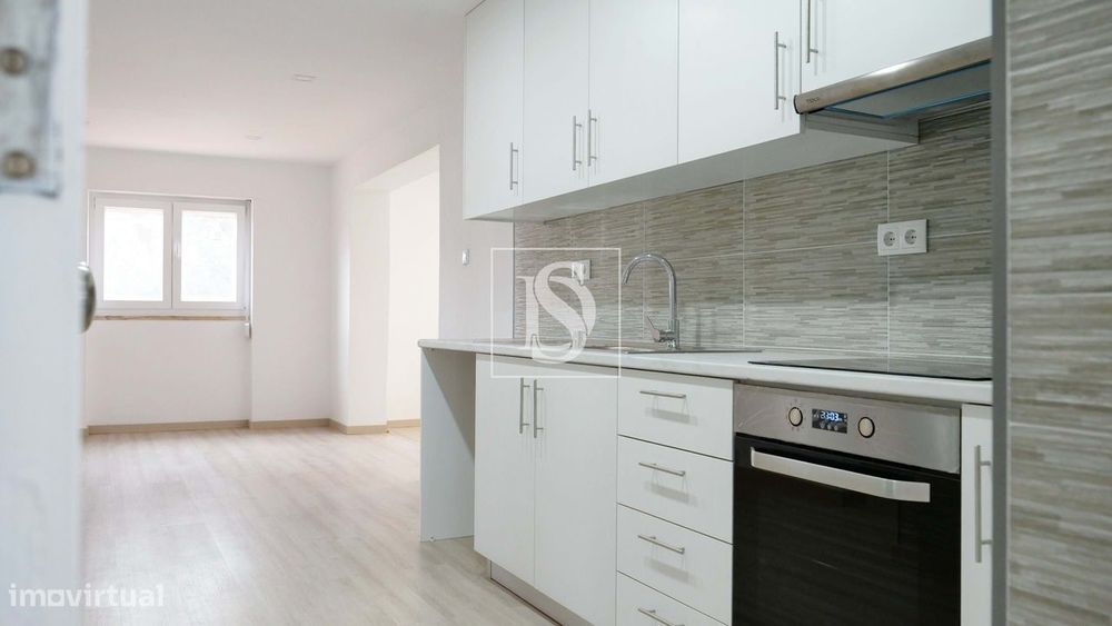 Moradia T3+1 Totalmente Renovada Com Espaço Comercial