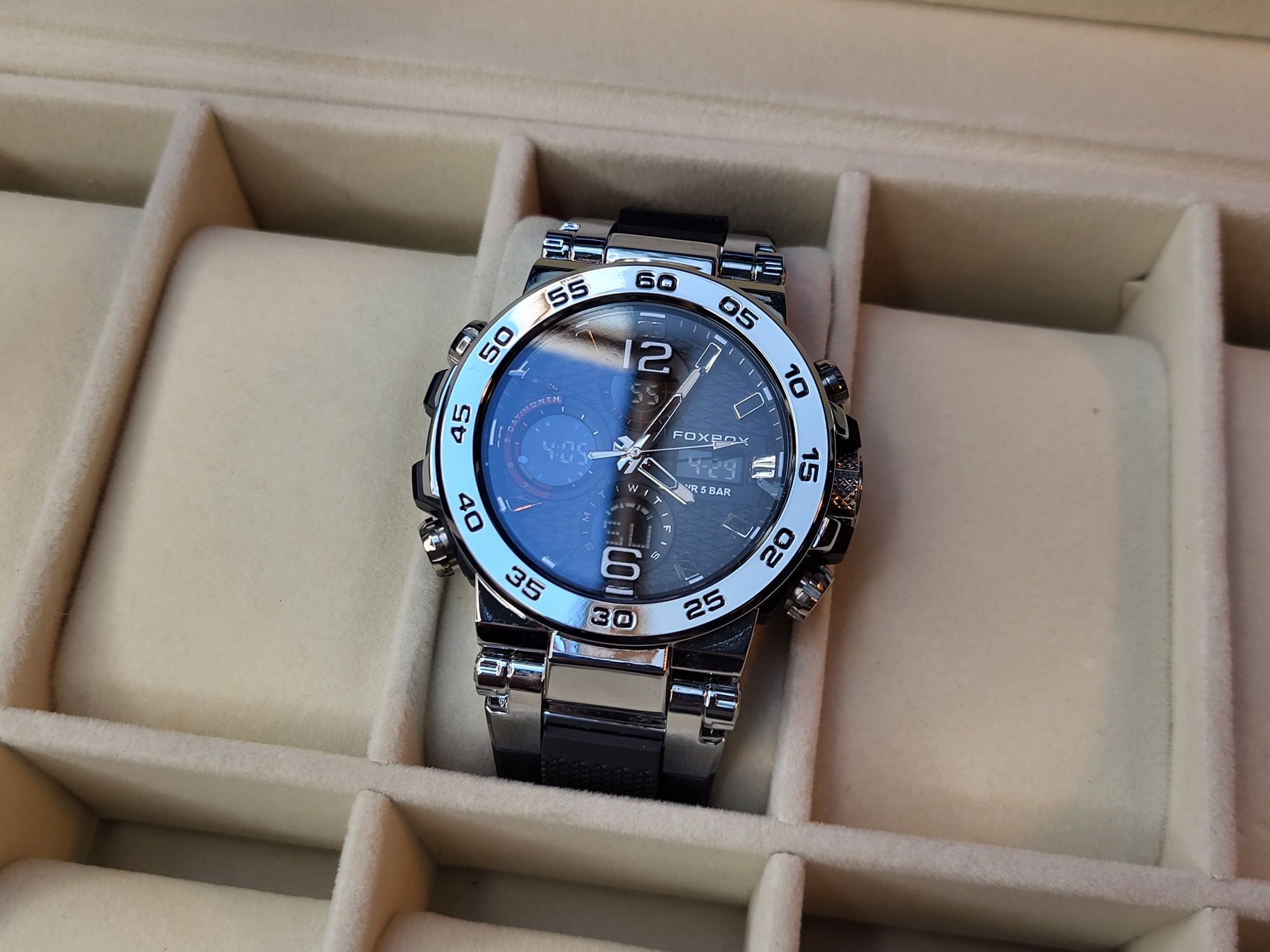 Srebrny zegarek męski 
Lige FoxBox M-FB0033 kwarcowy z silikonową bran