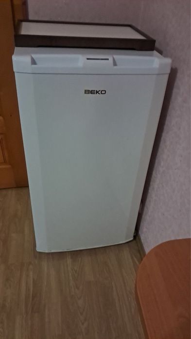 Холодильник та морозильна камера