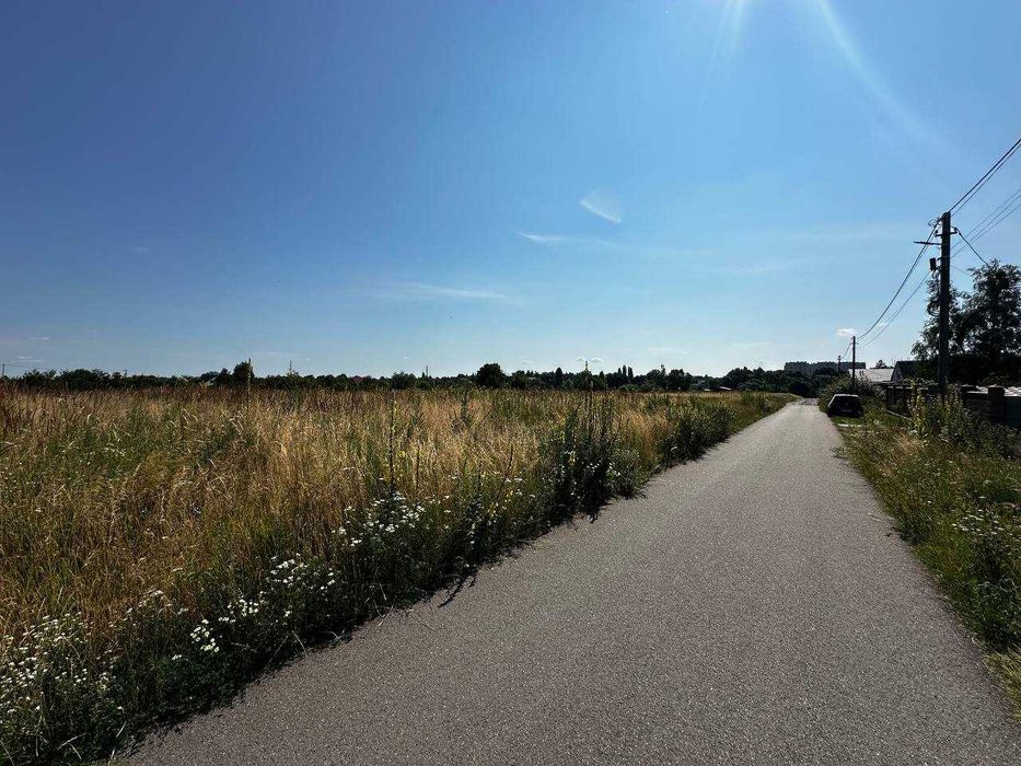 Продаж земельної ділянки в с Микуличі.15сот,асфальтована вулиця.ID:731