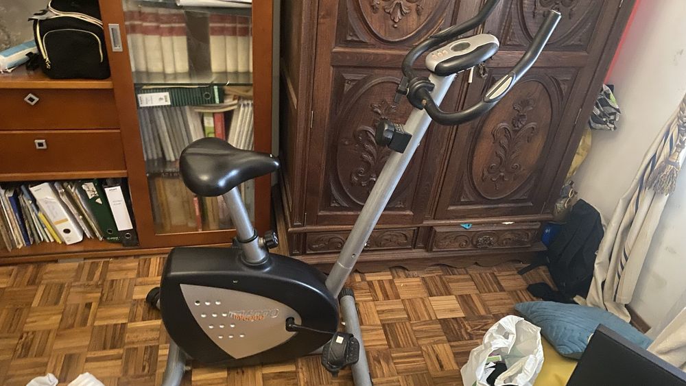 Bicicleta Estatica usada com visor avariado.Tem de vir buscar ao local