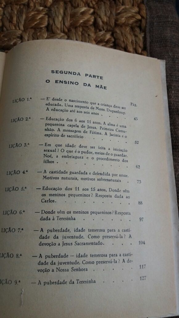 Livro " A educacao Sexual" guia para pais e mães.  De 1952