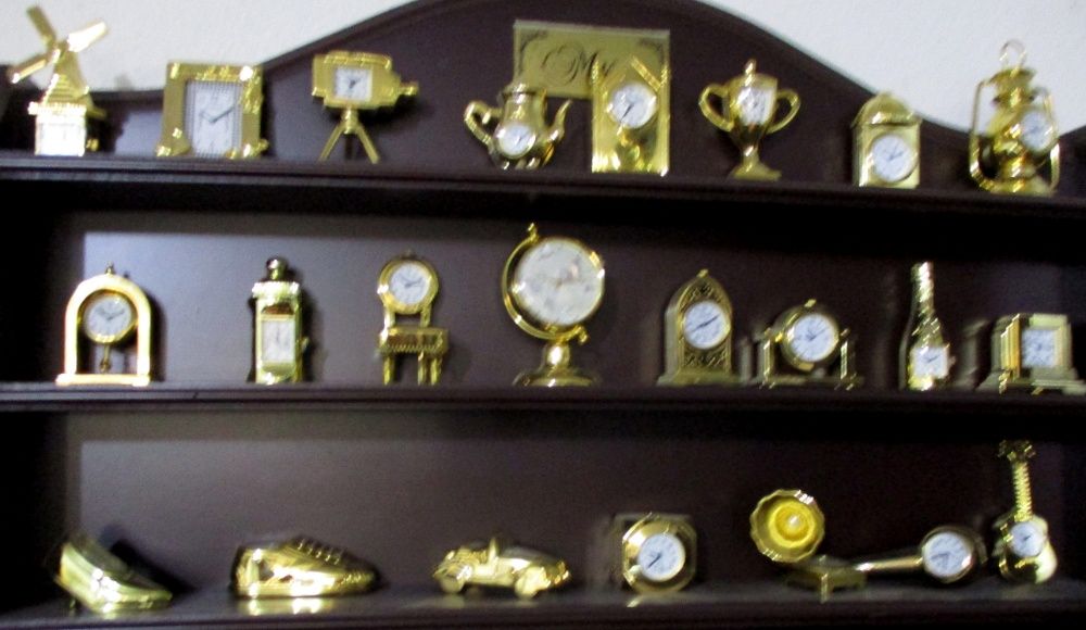 Relógios dourados a trabalhar - colecção