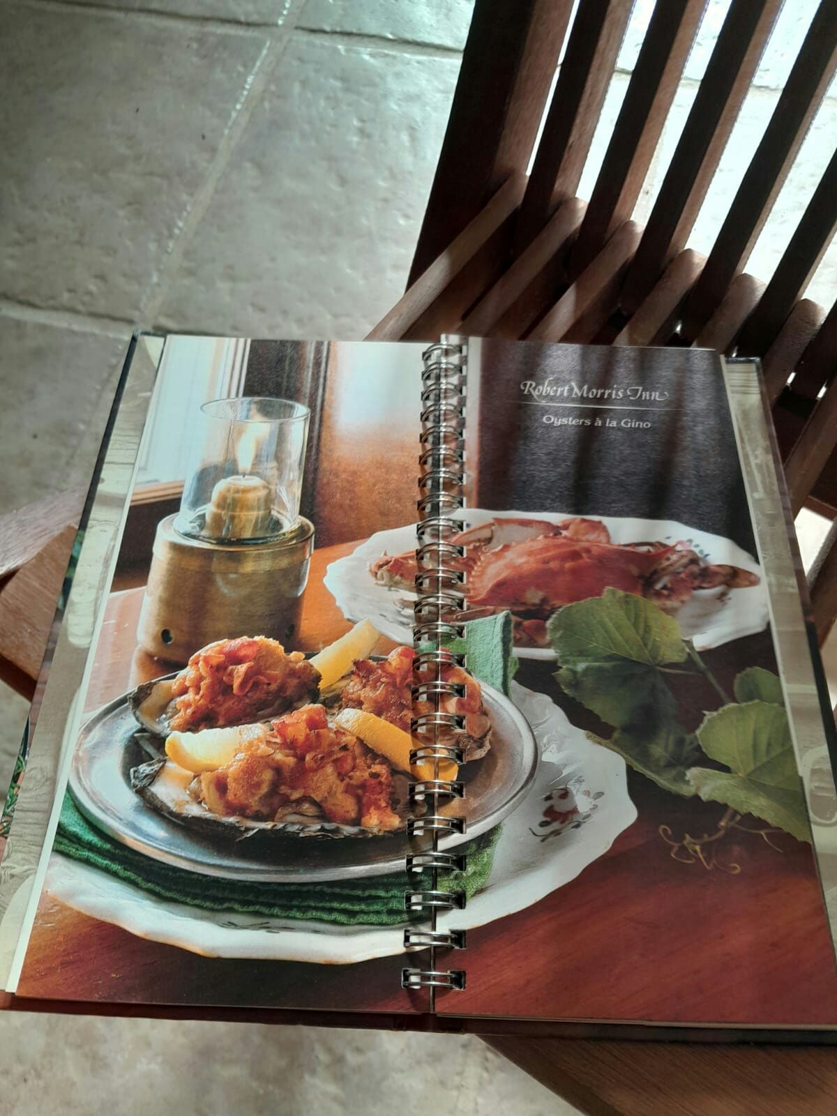 Livro"Recipes from great American Inns" Benson & Hedgs presents.
