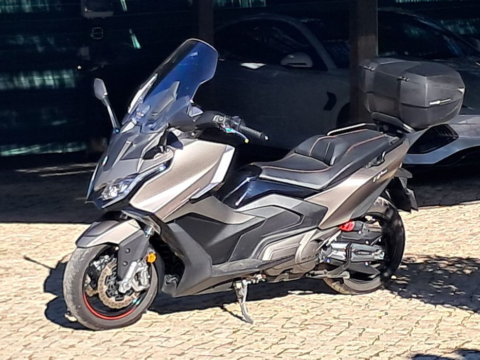 Kymco AK550cc Premium - maio 2023- Faro