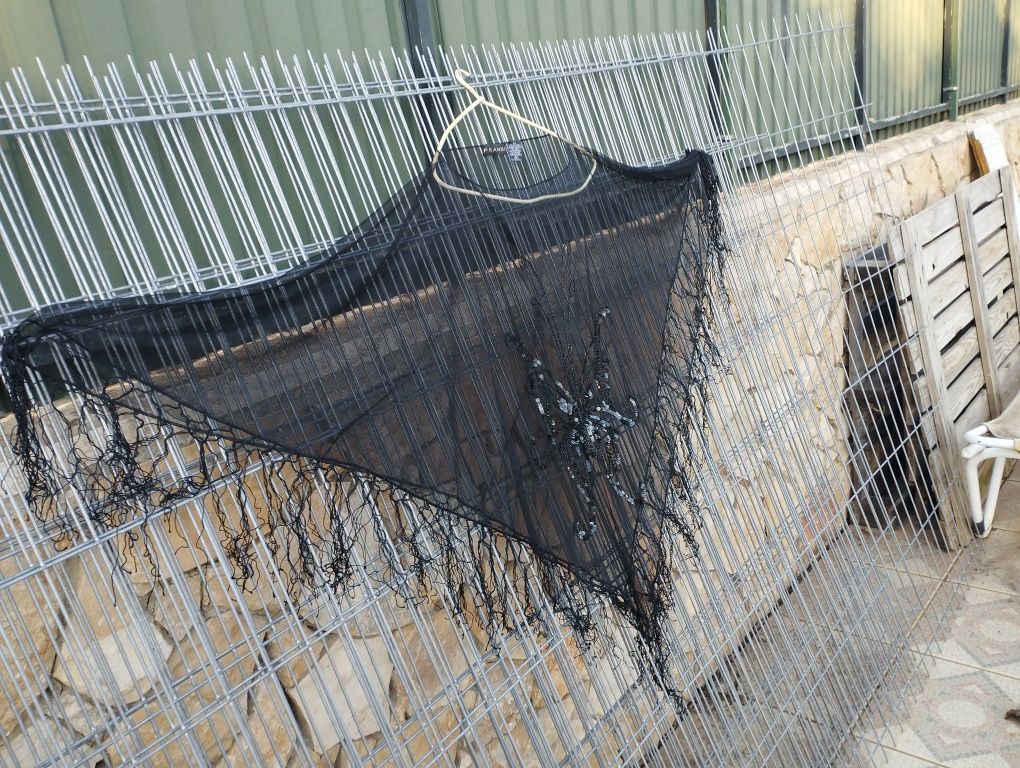 Xaile negro com borboleta em lantejoulas