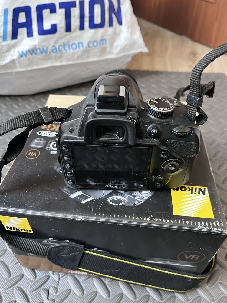 Nikon D3200 AF-S Nikkor 18-55 Dodatki 5500 klatek
