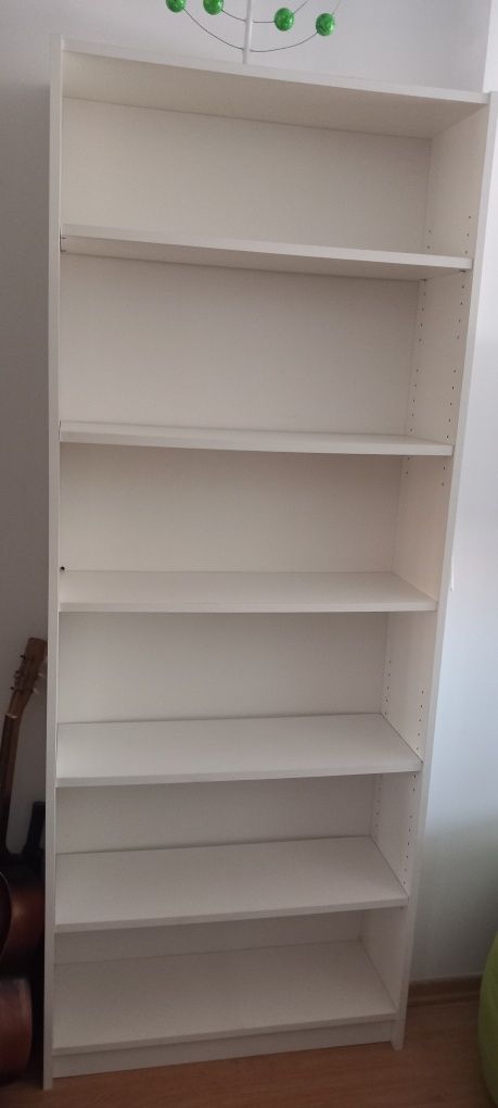 Estante branca Billy, IKEA 80X28X202. Reservada cm