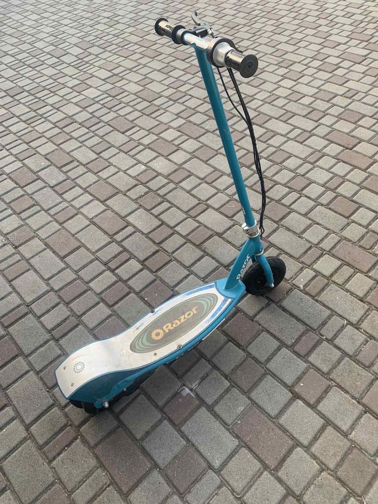 Електросамокат Razor E200