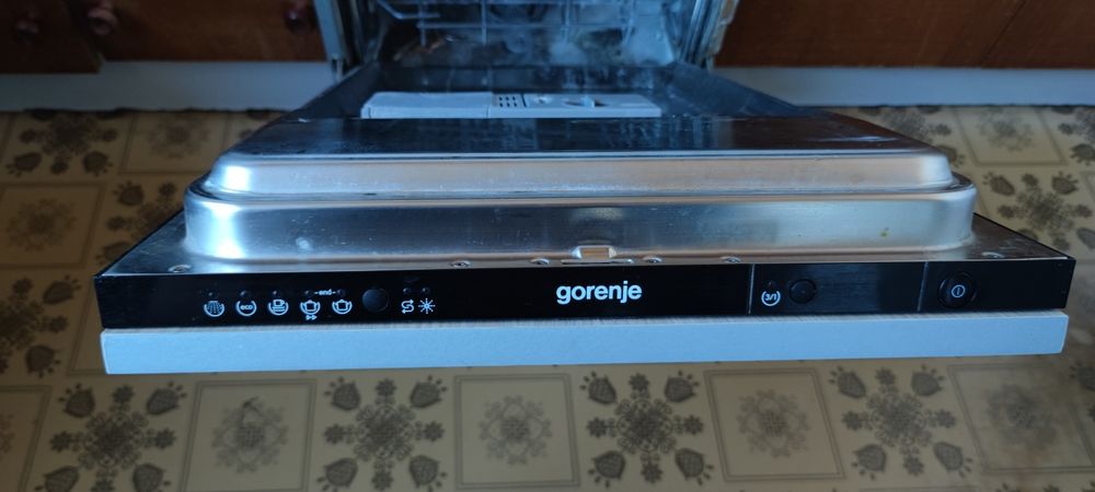 Посудомийні машина вмонтована