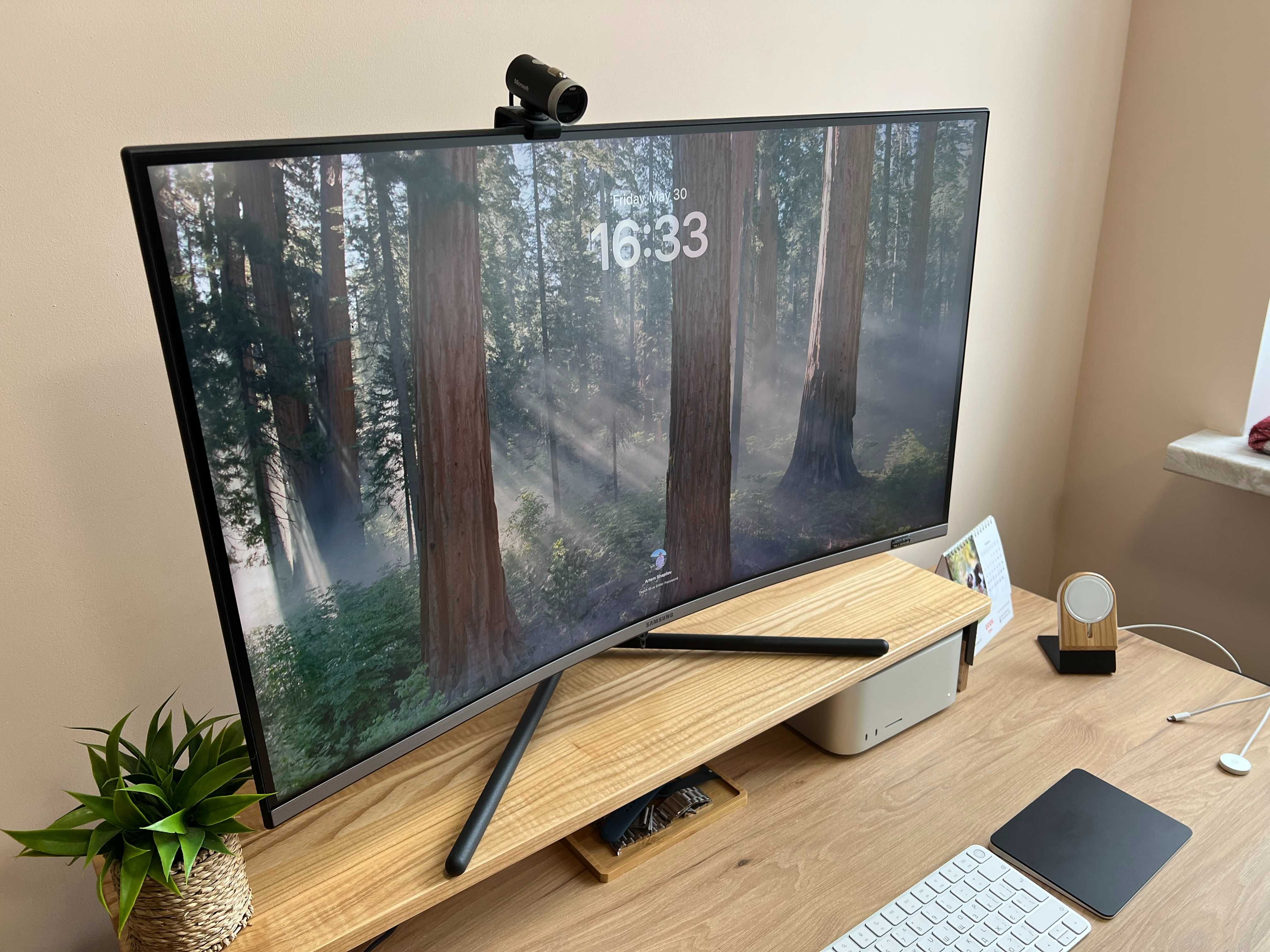 Монітор 32” Samsung U32R590CWI — вигнутий 4K UHD дисплей