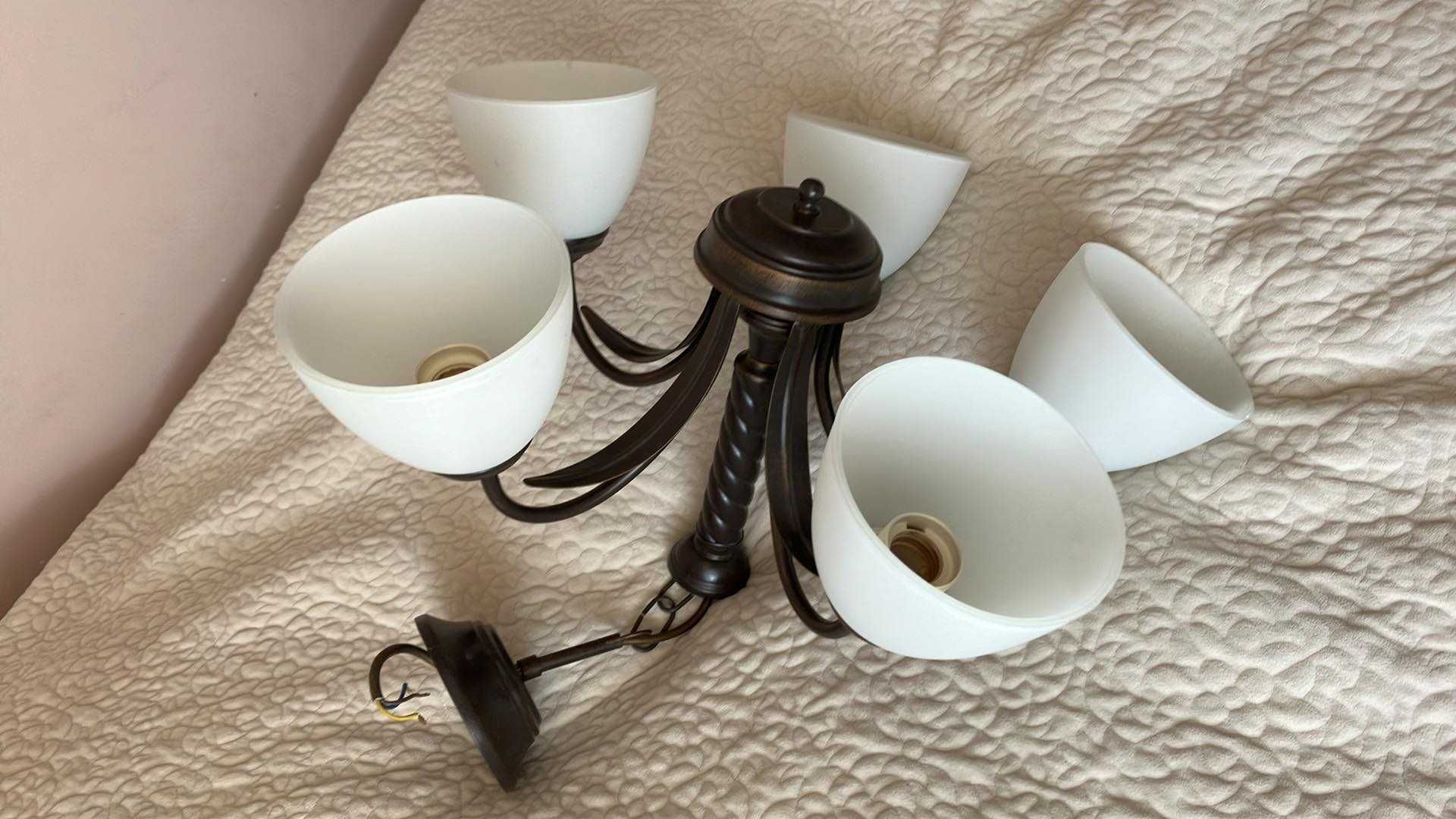 Lampa sufitowa do salonu