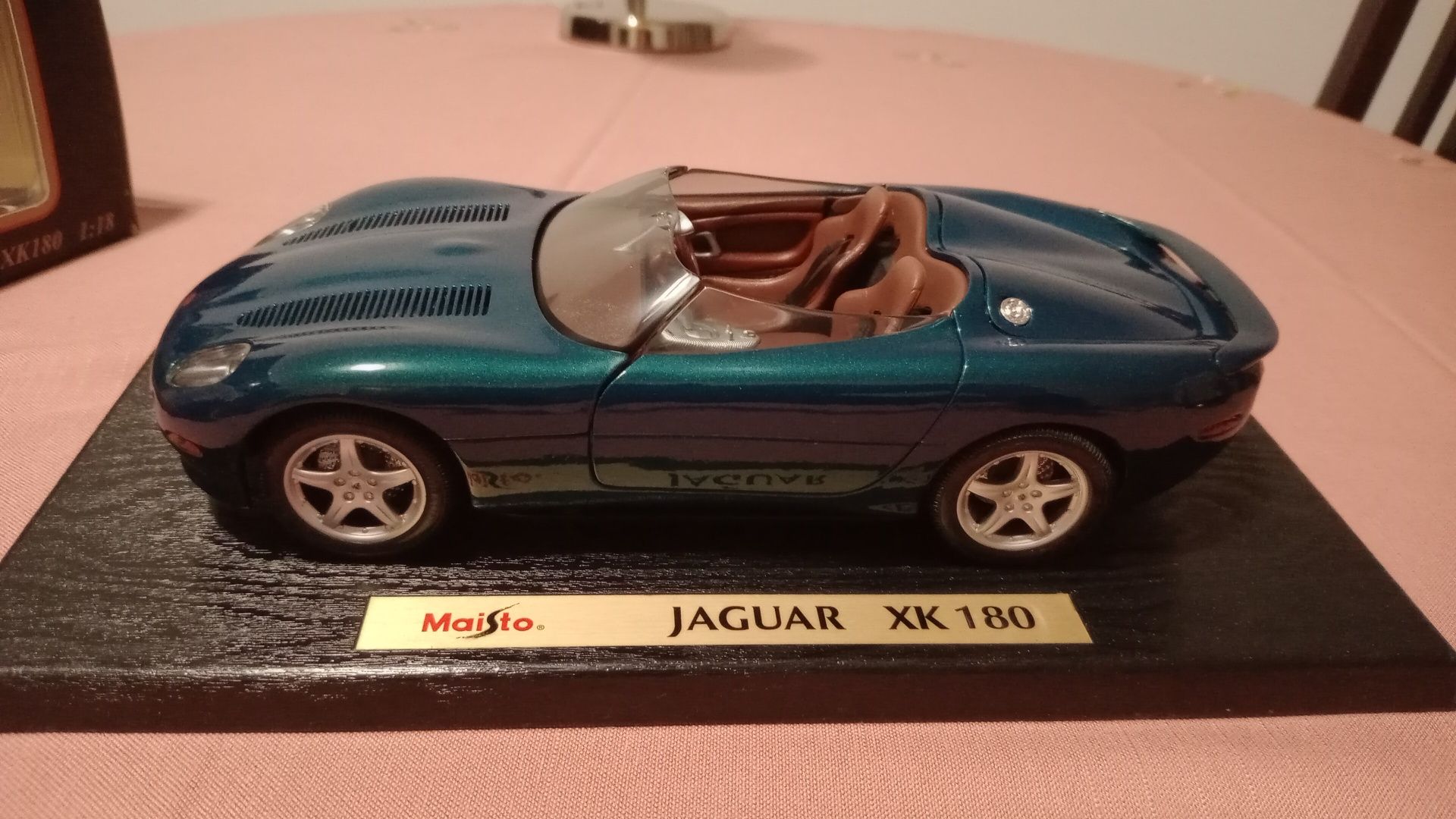Miniatura Jaguar XK180 Maisto Special Edition 1:18