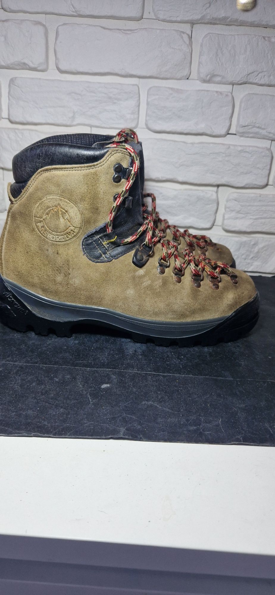 La Sportiva 44.             .