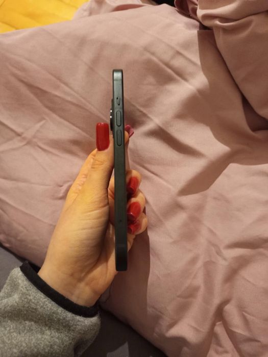 Sprzedam Iphone 15 w idealnym stanie