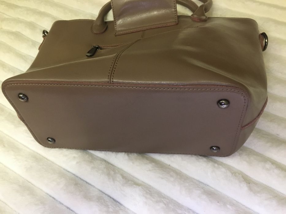 Елегантна жіноча шкіряна сумка