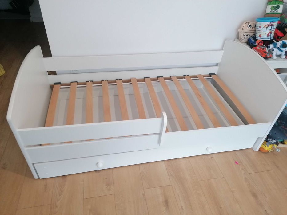 Łóżko plus szafa. Komplecik dla dziecka