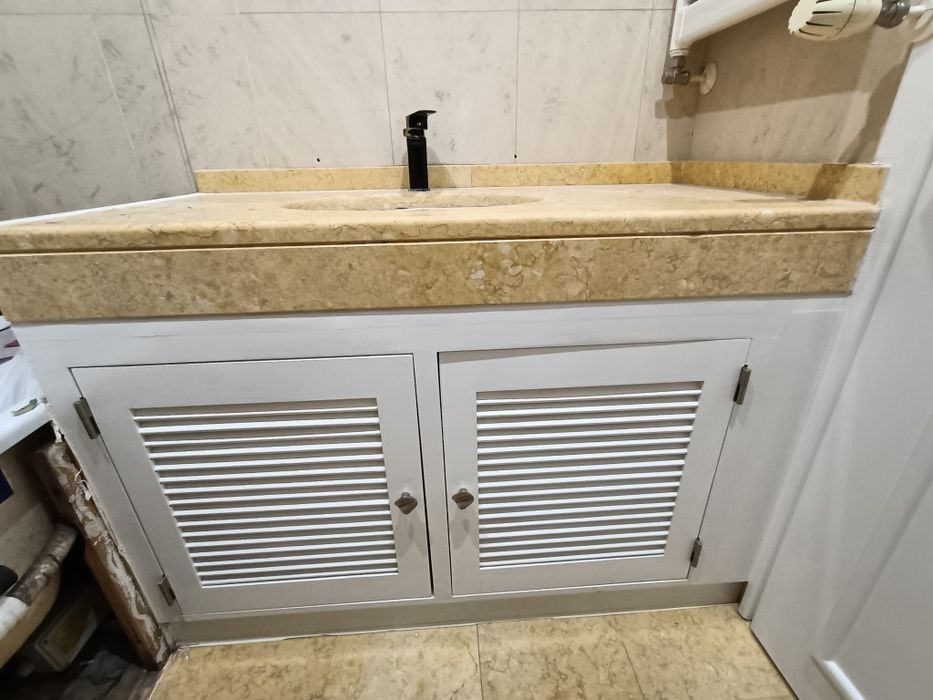 Lavatório com o tampo em pedra