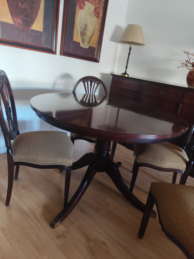 Mesa de jantar com 6 cadeiras vintage