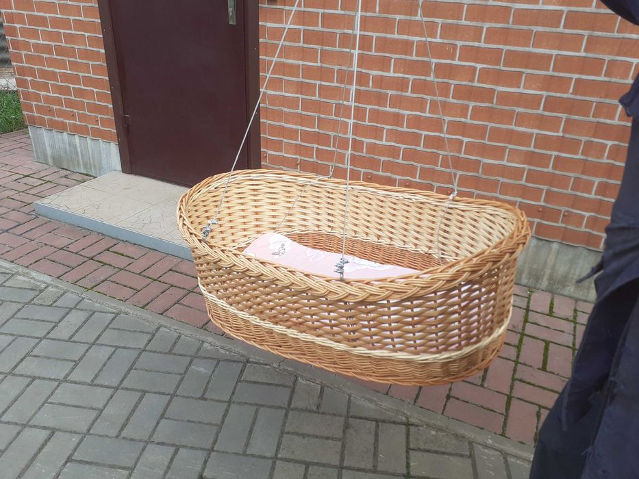 люлька з лози для немовляти