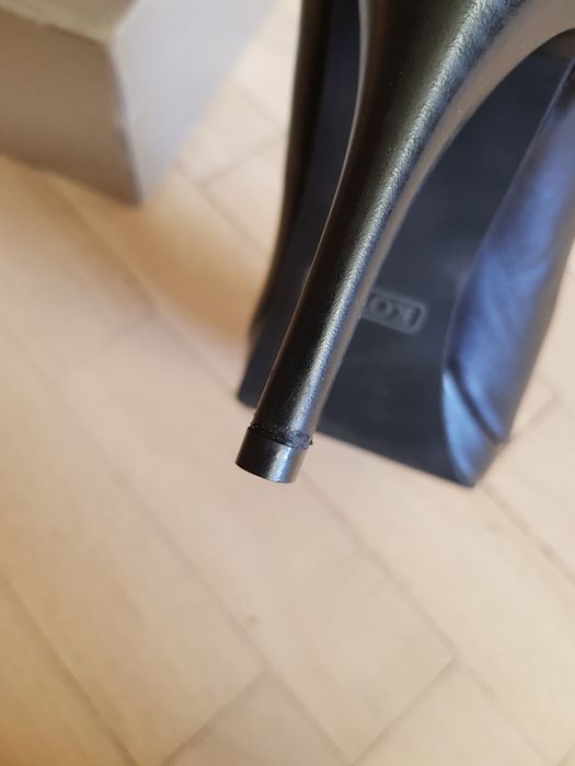 Kotyl 40 26 cm szpilki czarne