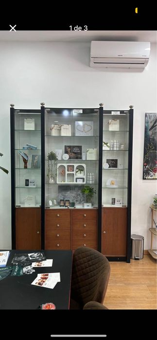 Vitrine | Vitrina | Montra para loja | Expositor em vidro para loja