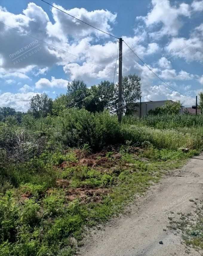 Ділянка під забудову біля річки Ворскла.