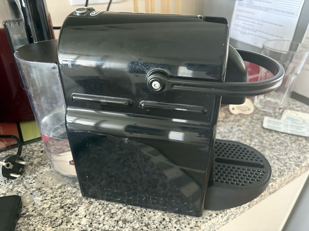 Maquina de cafe Nespresso - Delonghi