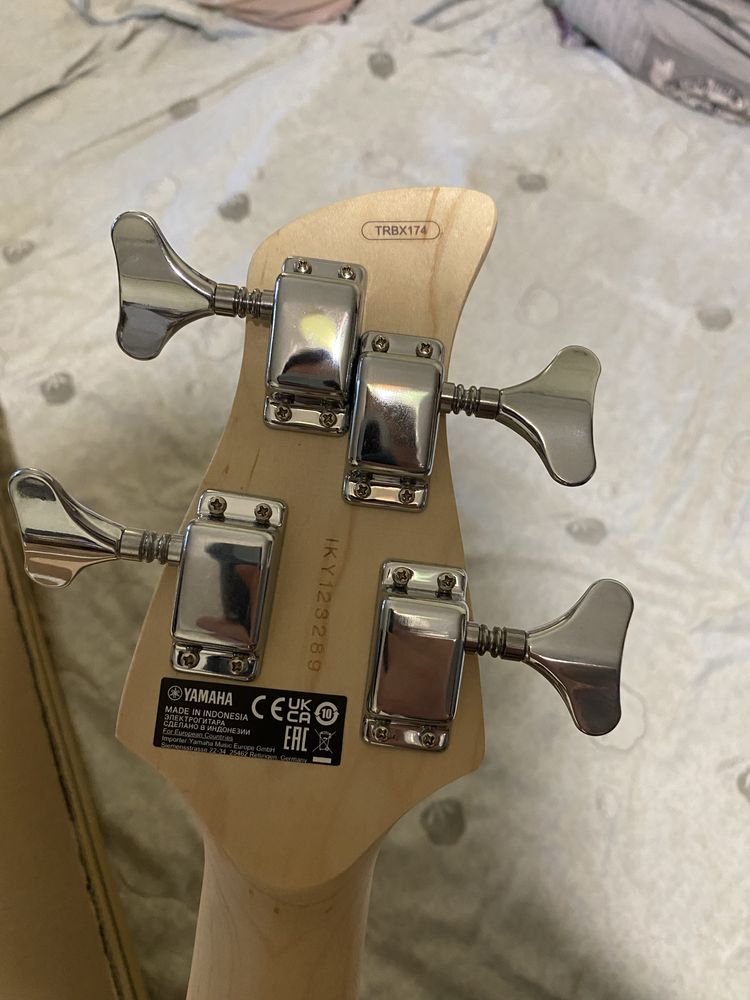 4 струн бас гітара Yamaha TRBX174