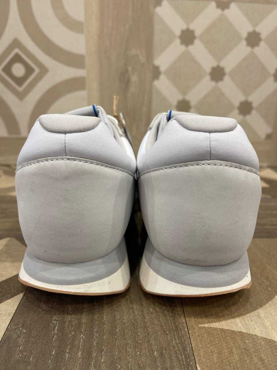 Розпродаж! Нові кросівки Adidas (40 2/3)