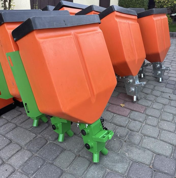 Бачок для міндобрива до картоплесажалки. Привезений з Польщі
