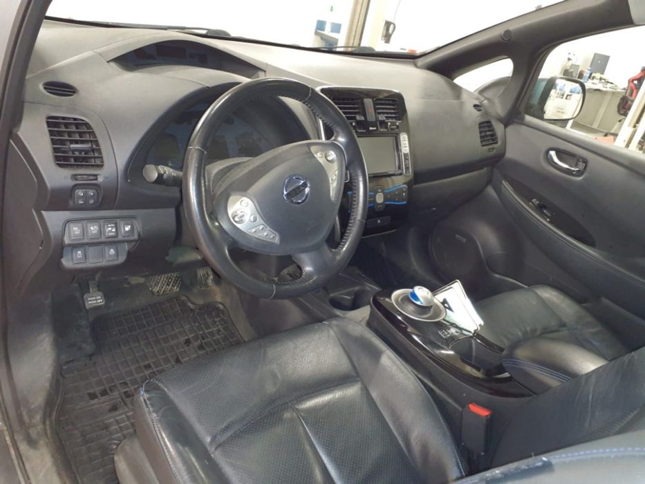 Оренда авто Nissan Leaf Нісан Ліф Ніссан Ліф