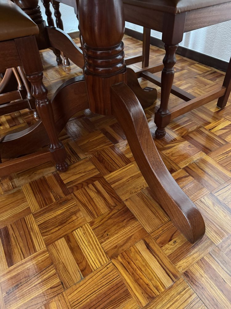 Mesa de sala extensivel com 6 cadeiras